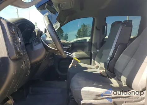 2021 Chevrolet Silverado K1500 z USA, uszkodzony, nr VIN 1GCUYAEF7MZ193553